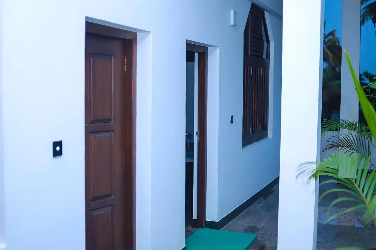 Royal Hub Hotel Kudapaduwa