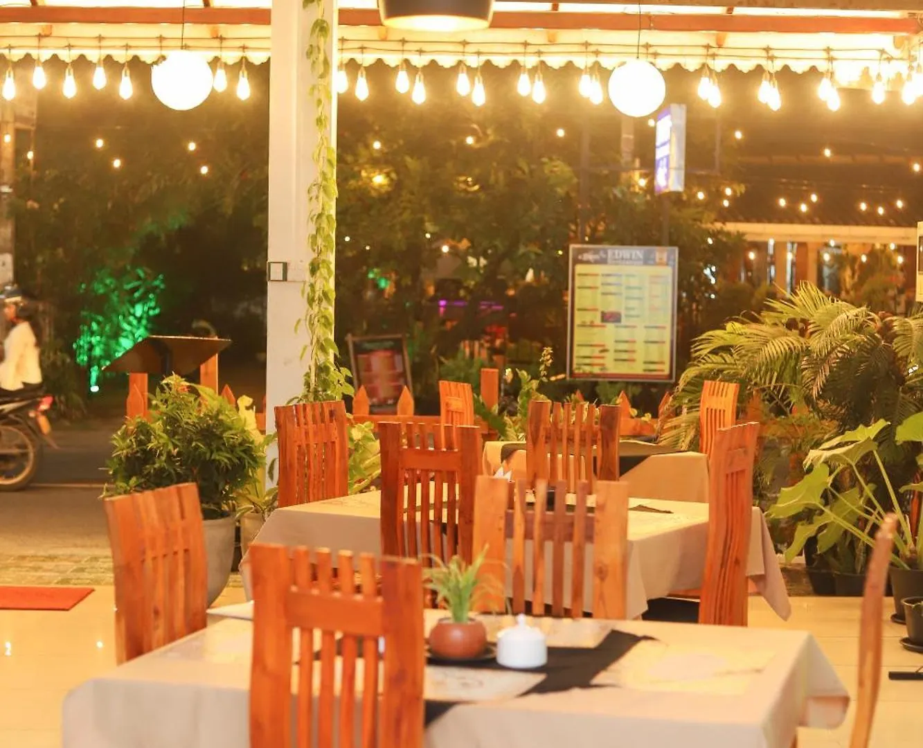 Resort Hotel Royal Hub Kudapaduwa