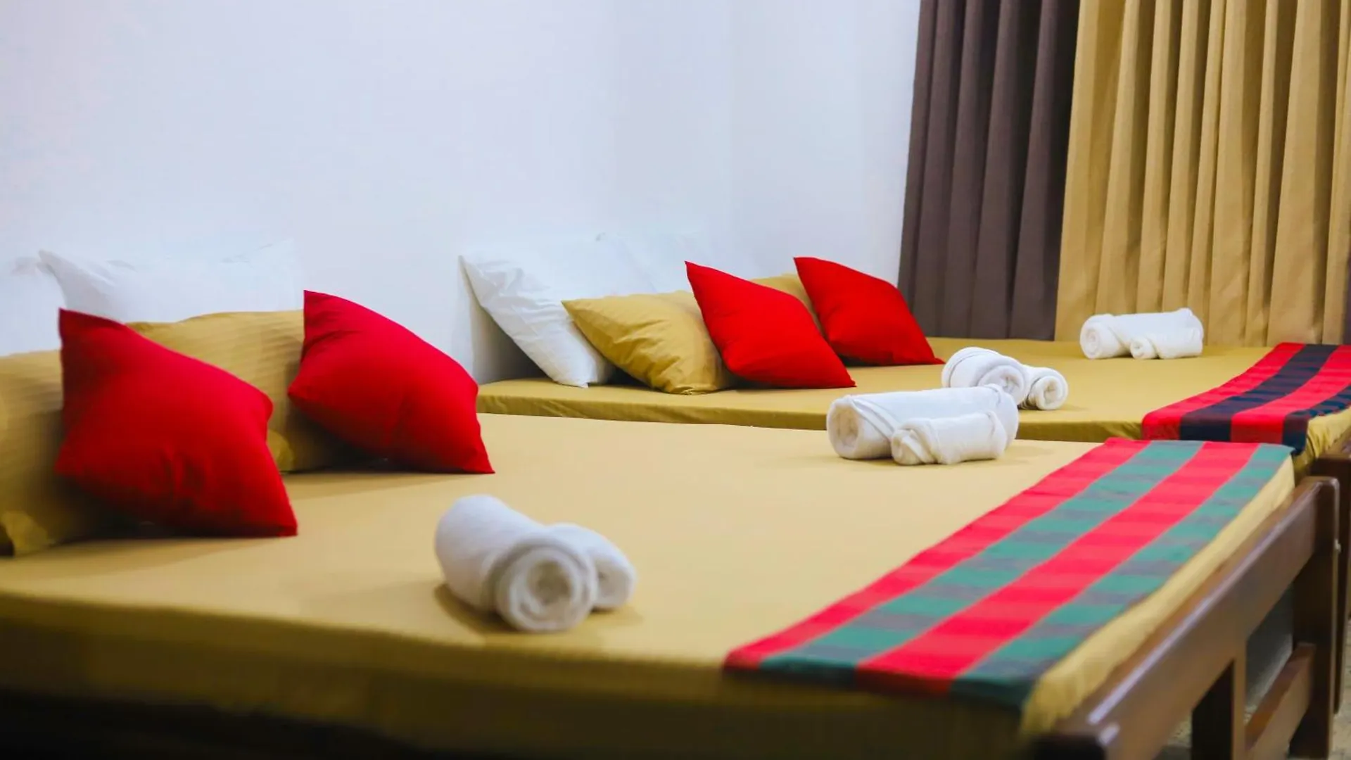 Resort Hotel Royal Hub Kudapaduwa